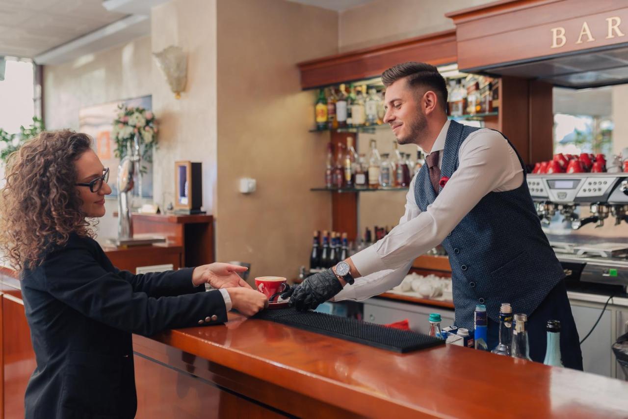 Hotel Opera Plaza Cluj-Napoca Luaran gambar